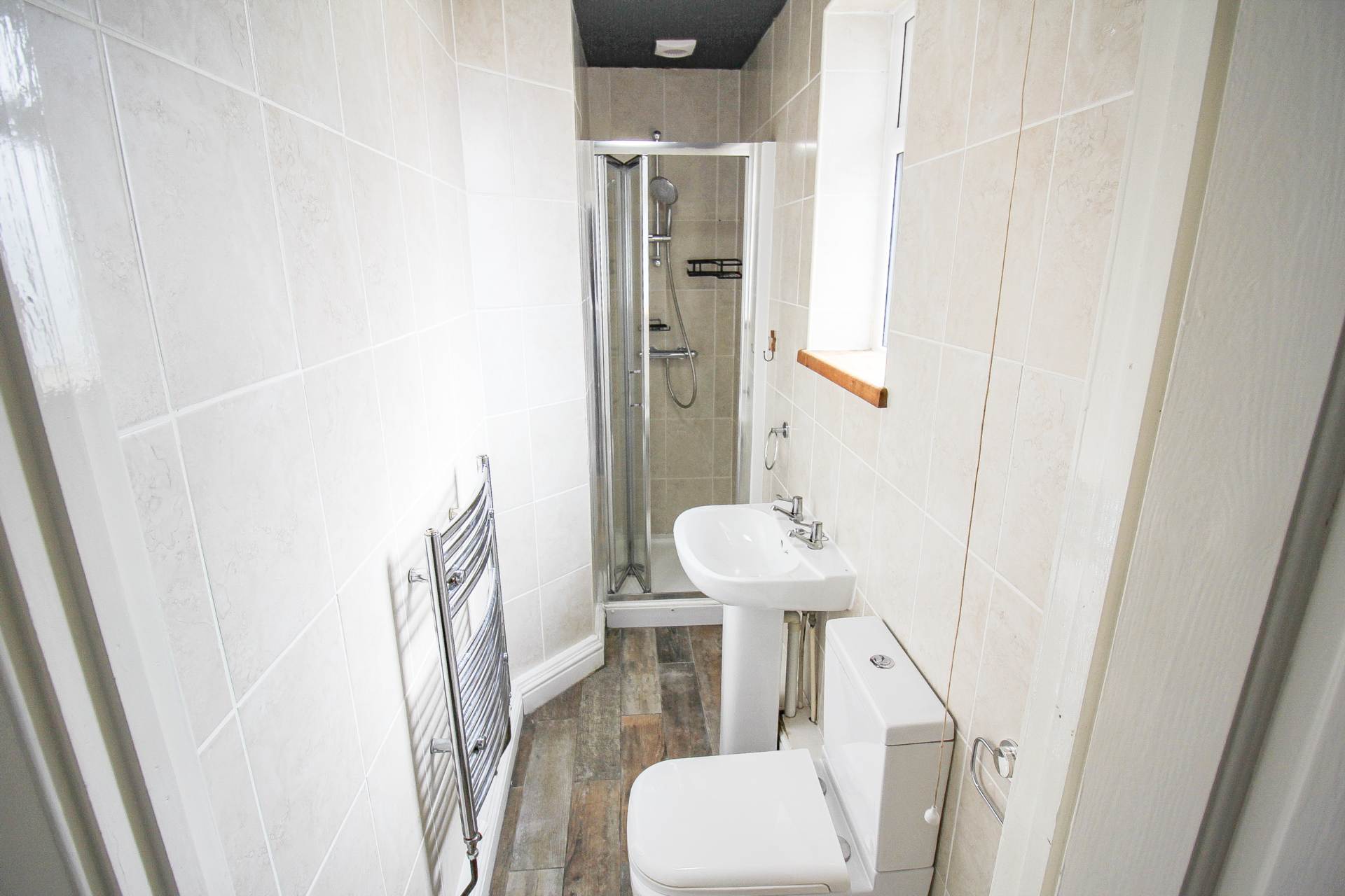 **Central Location**Good Size Garden**No Onward Chain**, Image 9