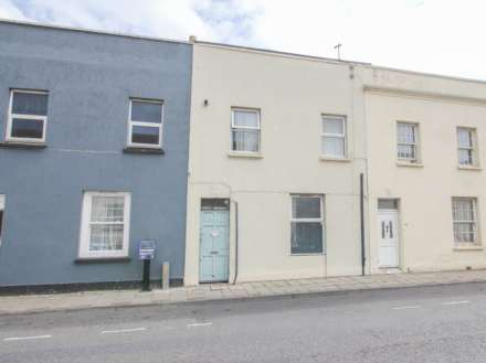 **Central Location**Good Size Garden**No Onward Chain**