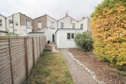 **Central Location**Good Size Garden**No Onward Chain**, Image 10