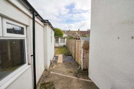 **Central Location**Good Size Garden**No Onward Chain**, Image 11