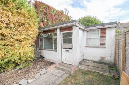 **Central Location**Good Size Garden**No Onward Chain**, Image 12