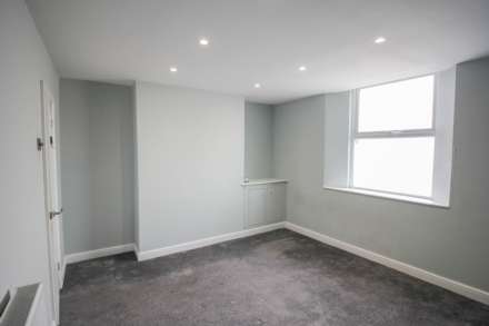 **Central Location**Good Size Garden**No Onward Chain**, Image 7