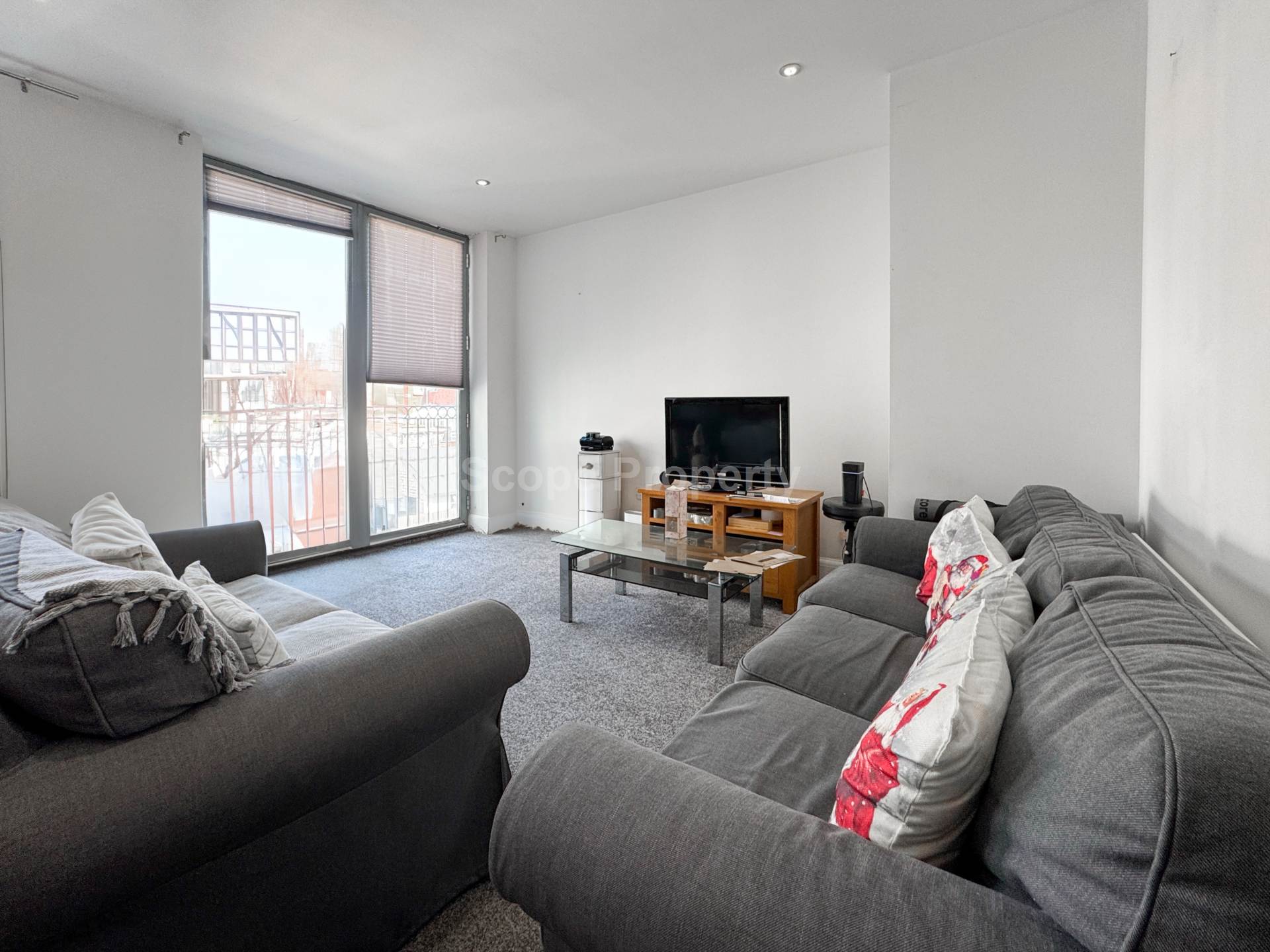 Basingstoke Road, Reading, RG2 0ER, Image 1