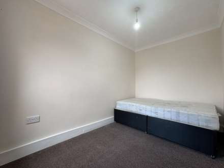 St Peters Road, Reading, RG6 1NT, Image 11