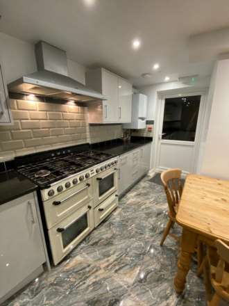 Donnington Gardens, Reading, RG1 5LY, Image 3