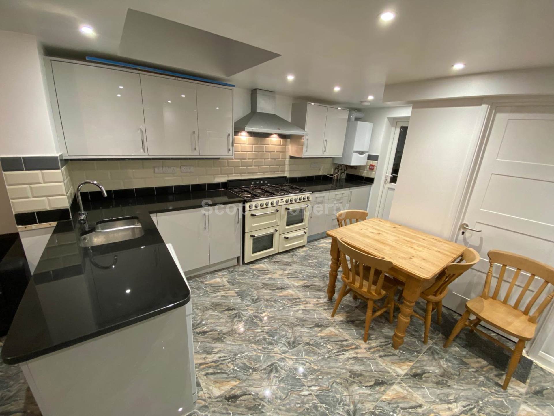 Donnington Gardens, Reading, RG1 5LY, Image 1