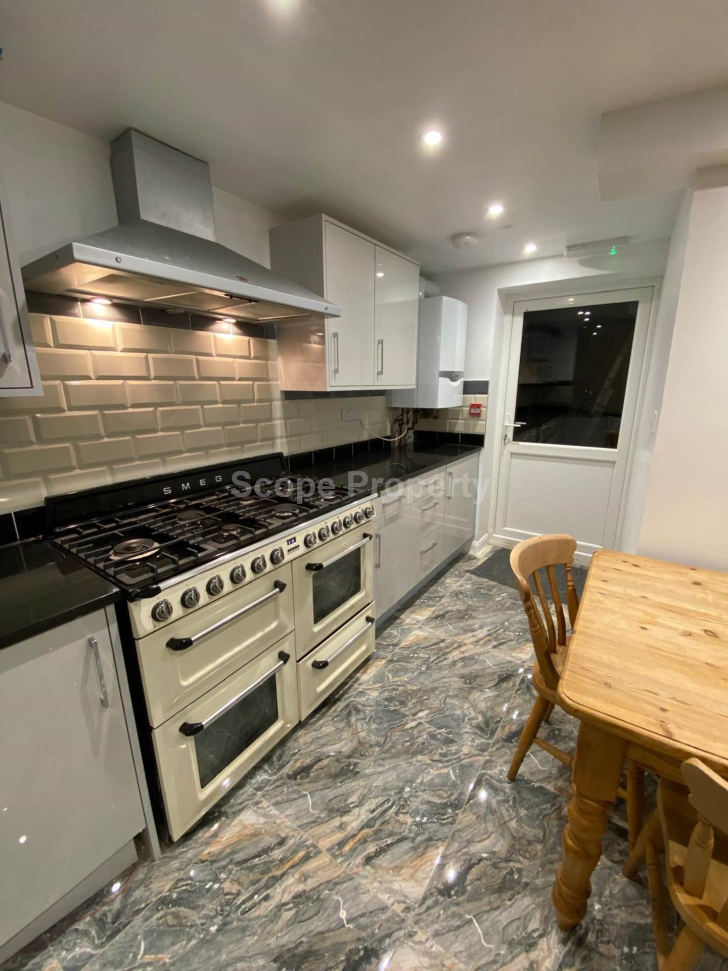 Donnington Gardens, Reading, RG1 5LY, Image 3