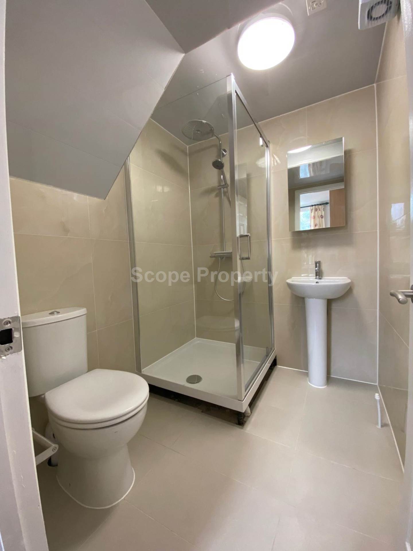 Donnington Gardens, Reading, RG1 5LY, Image 6