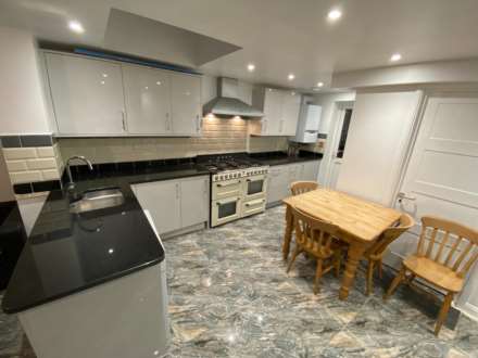 Donnington Gardens, Reading, RG1 5LY, Image 1