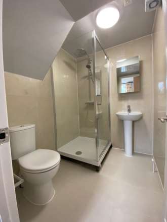 Donnington Gardens, Reading, RG1 5LY, Image 6