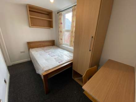 Donnington Gardens, Reading, RG1 5LY, Image 7