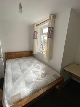 Donnington Gardens, Reading, RG1 5LY, Image 8