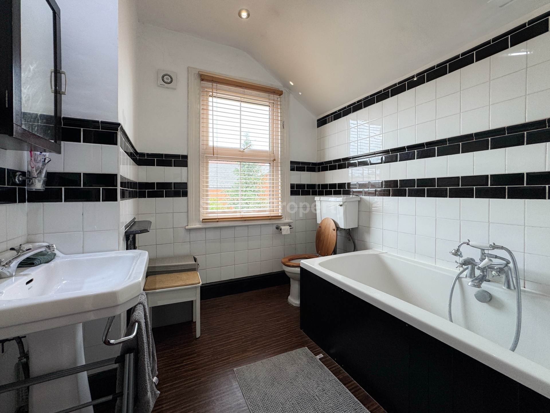 Pitcroft Avenue, Reading, Image 9