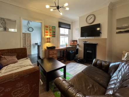 Pitcroft Avenue, Reading, Image 4