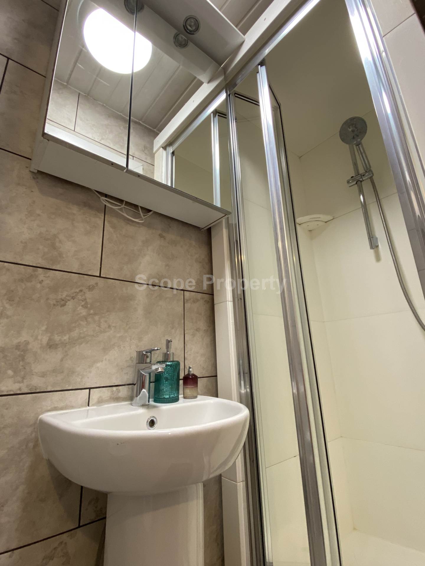 Bishops Road, Reading, RG6 1NP, Image 12