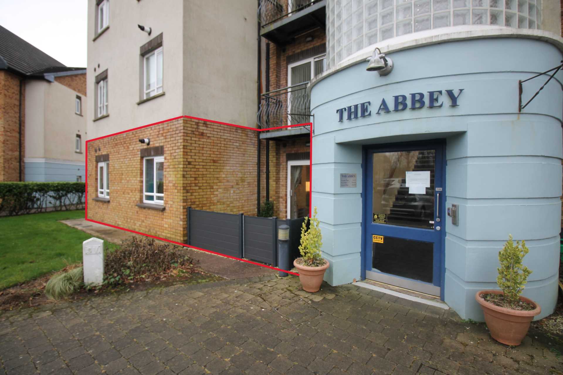 The Abbey, Classes Lake