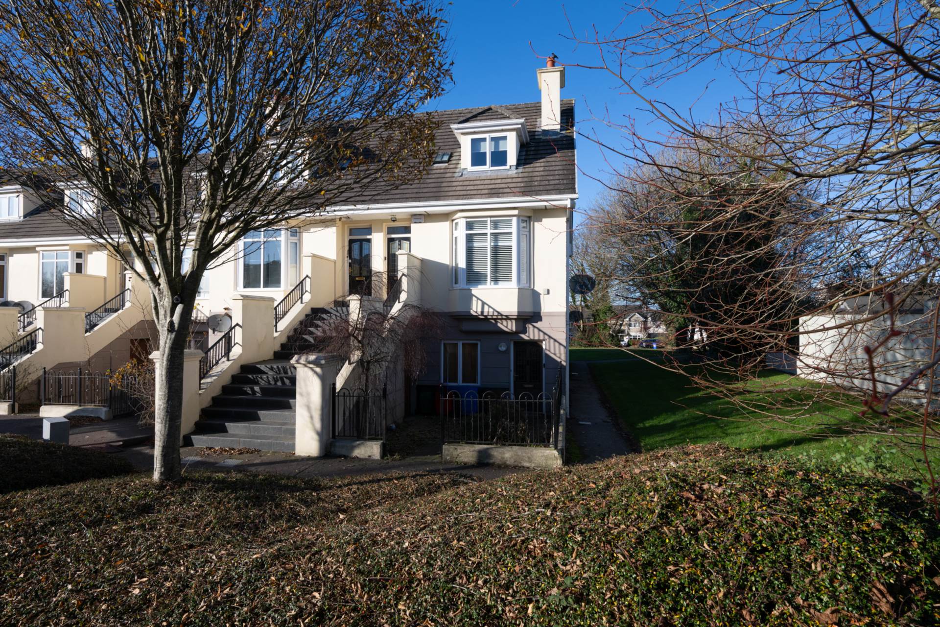 Mount Oval Village, Rochestown