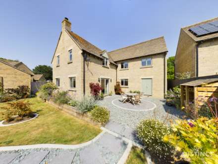 5 Bedroom Detached, The Square, Milton Under Wychwood