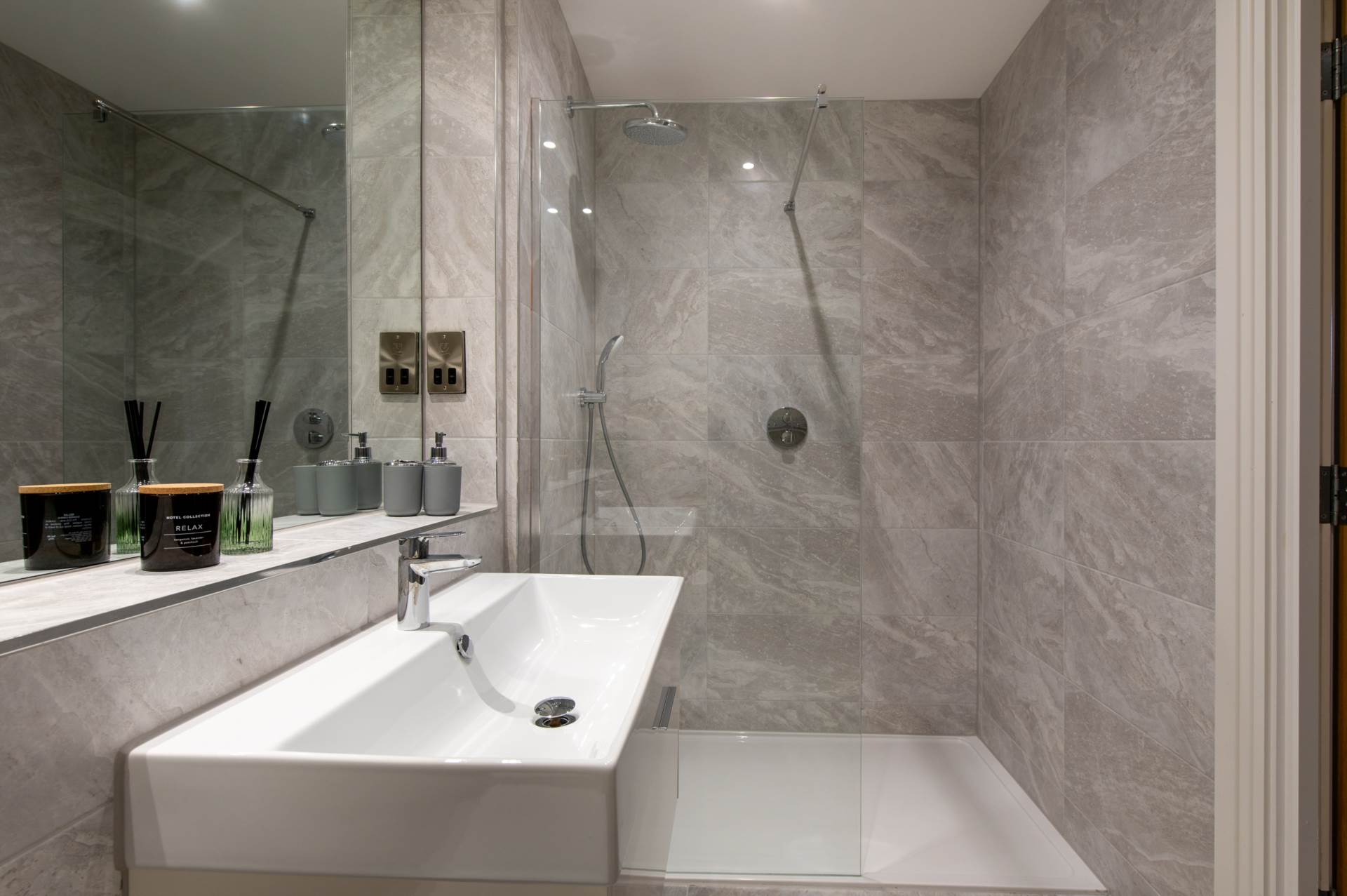 Flat 4 Riverview, 11 Windrush Heights,  Burford, Image 10