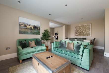 Flat 4 Riverview, 11 Windrush Heights,  Burford, Image 2