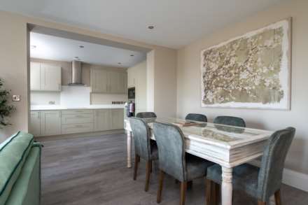 Flat 4 Riverview, 11 Windrush Heights,  Burford, Image 4