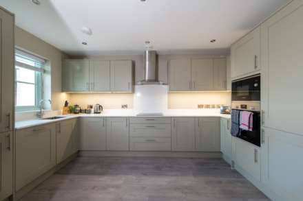 Flat 4 Riverview, 11 Windrush Heights,  Burford, Image 6