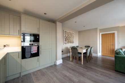 Flat 4 Riverview, 11 Windrush Heights,  Burford, Image 7