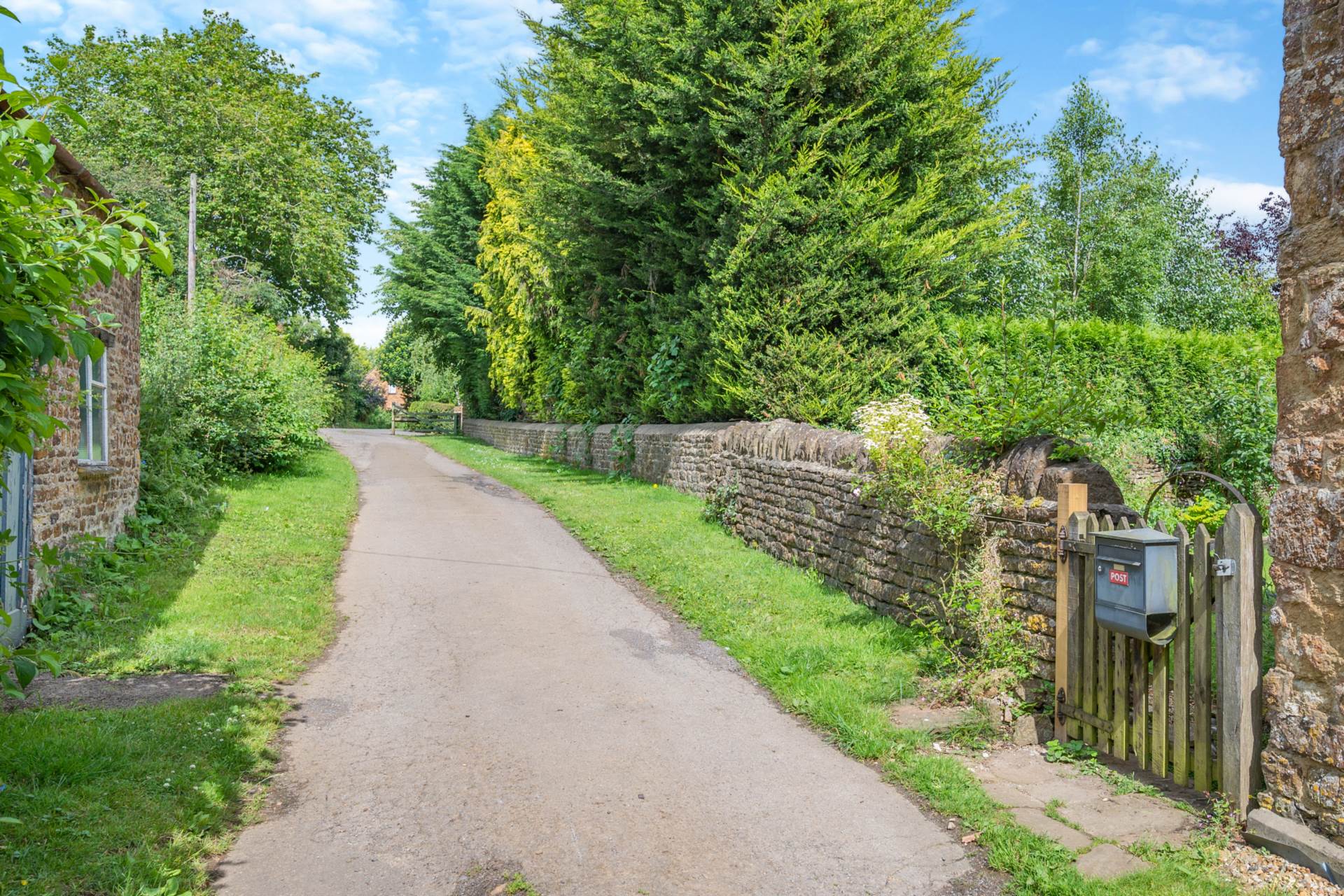 Glovers Lane, Middleton Cheney, Image 26