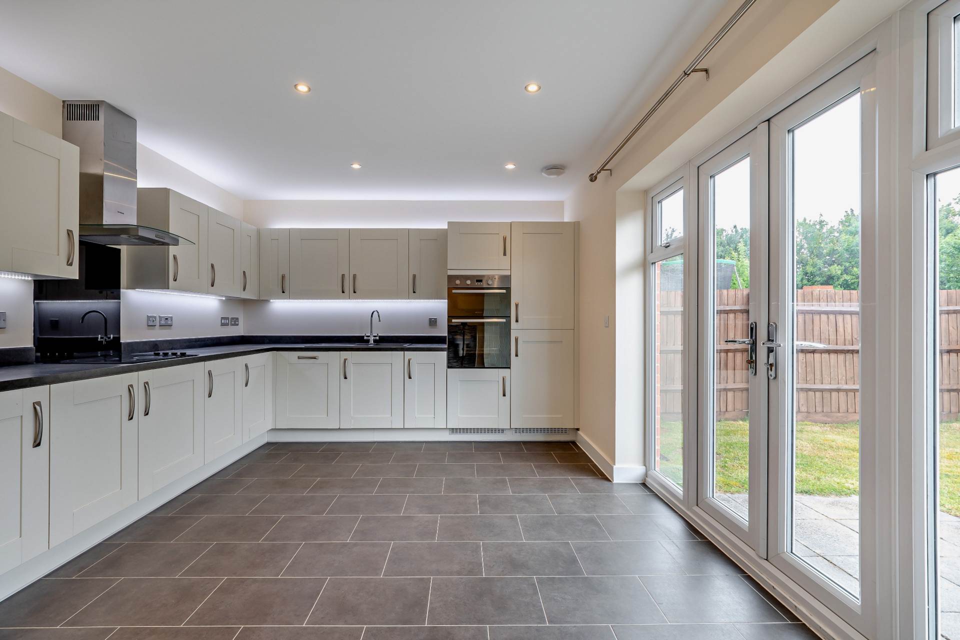 Kestrel Row, Southam Grange, Southam, Image 3