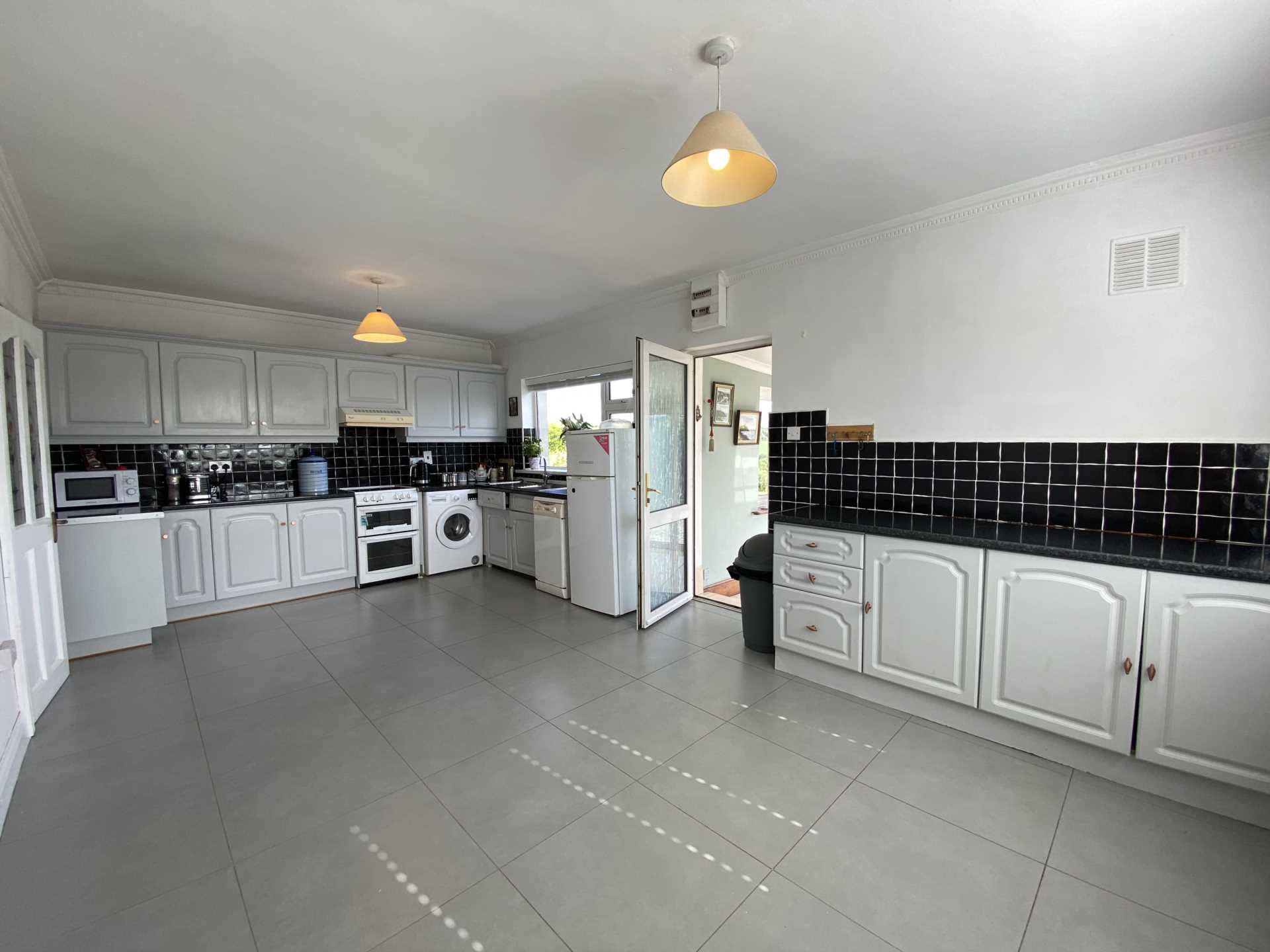 Tara, Ballycatten, Ballinspittle, Kinsale, Co Cork, P17 WY07, Image 9