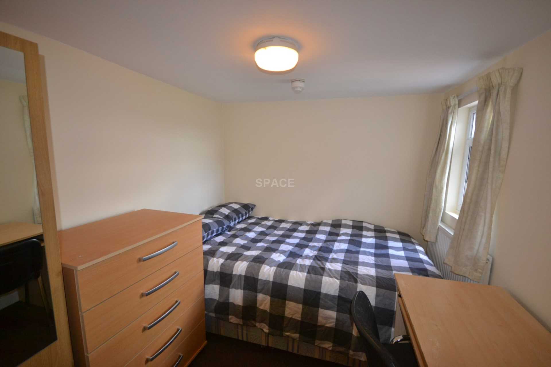 St Edwards Road, Earley, Reading, Berkshire, RG6 1NL, Image 9