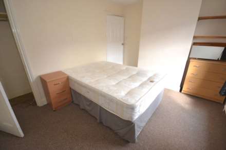 3 Bedroom Terrace, Cardigan Road, Reading, Berkshire, RG1 5QL