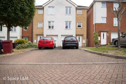 Regis Park Road, Reading, Berkshire, RG6 7AD, Image 2