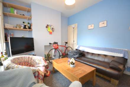 3 Bedroom Terrace, Blenheim Gardens, Reading, RG1 5QG