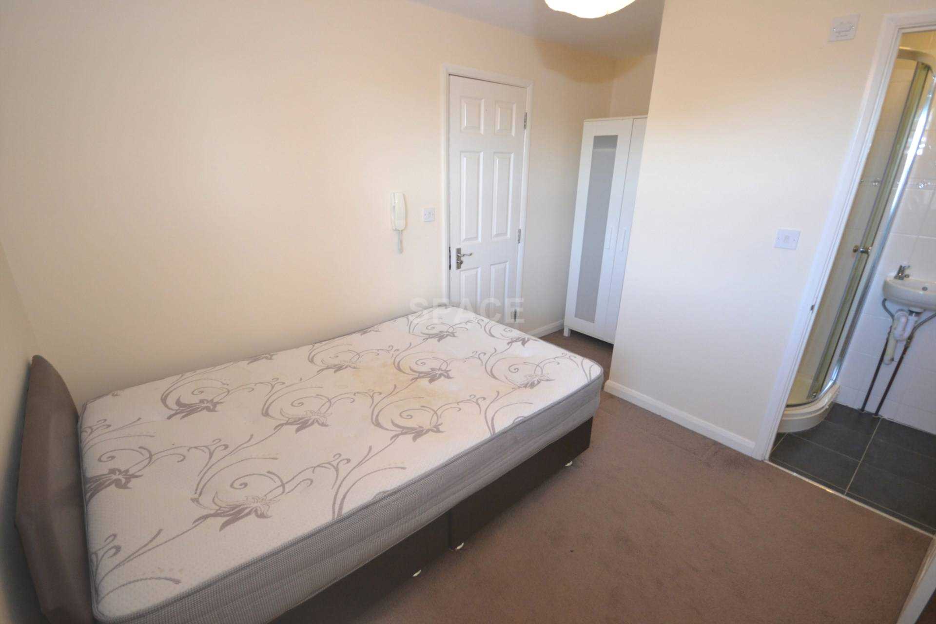 College Road, University, Reading, Berkshire, RG6 1QB, Image 10