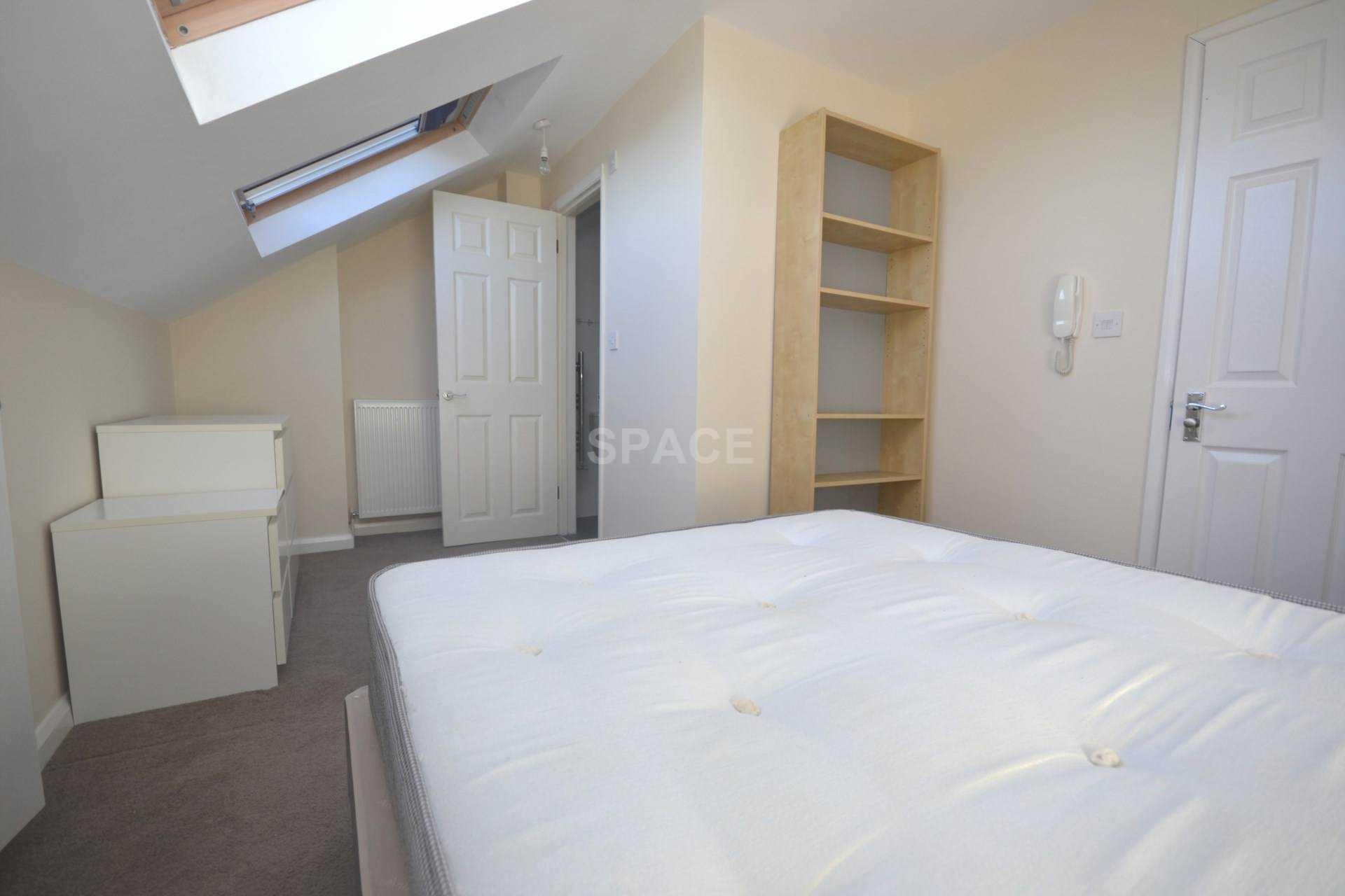 College Road, University, Reading, Berkshire, RG6 1QB, Image 11