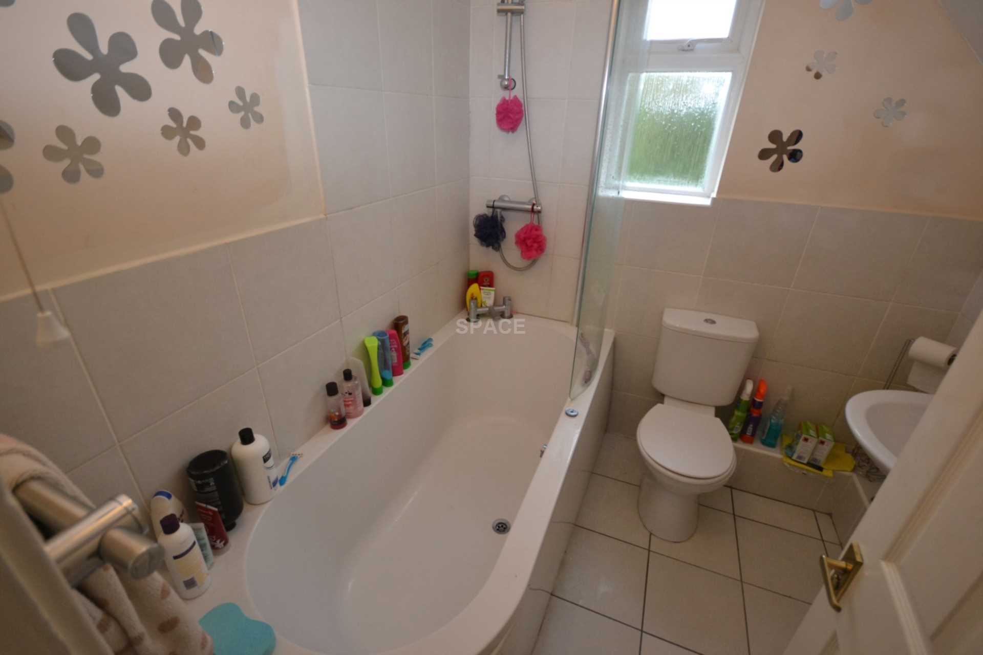 Hawthorn Gardens, Reading, Berkshire, RG2 7NA, Image 5