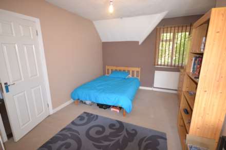 Hawthorn Gardens, Reading, Berkshire, RG2 7NA, Image 2