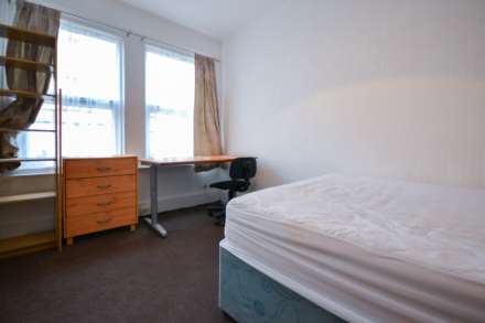 4 Bedroom Terrace, Pitcroft Avenue, Reading, Berkshire, RG6 1NH