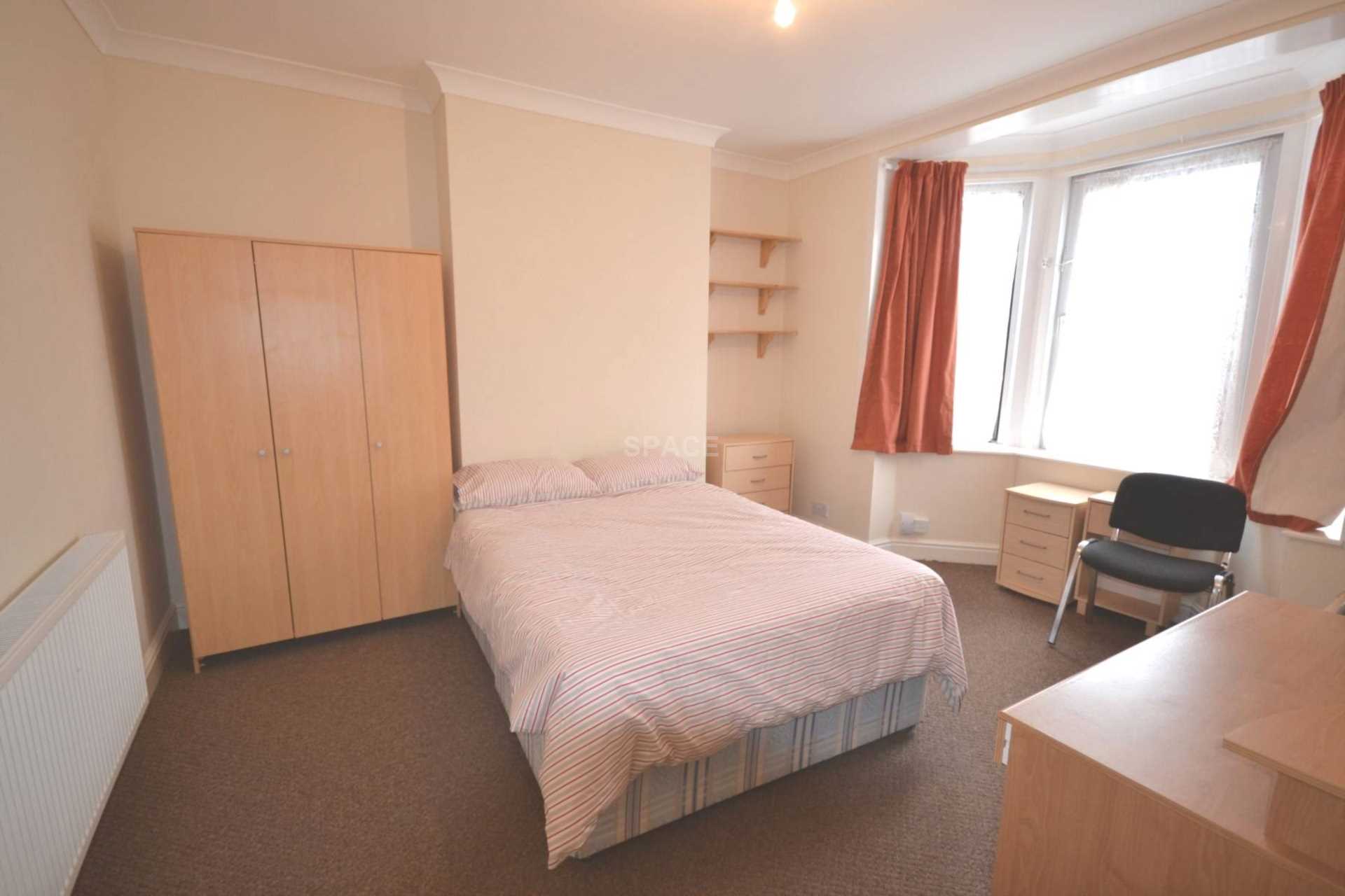 Basingstoke Road, Reading, Berkshire, RG2 0ET, Image 2
