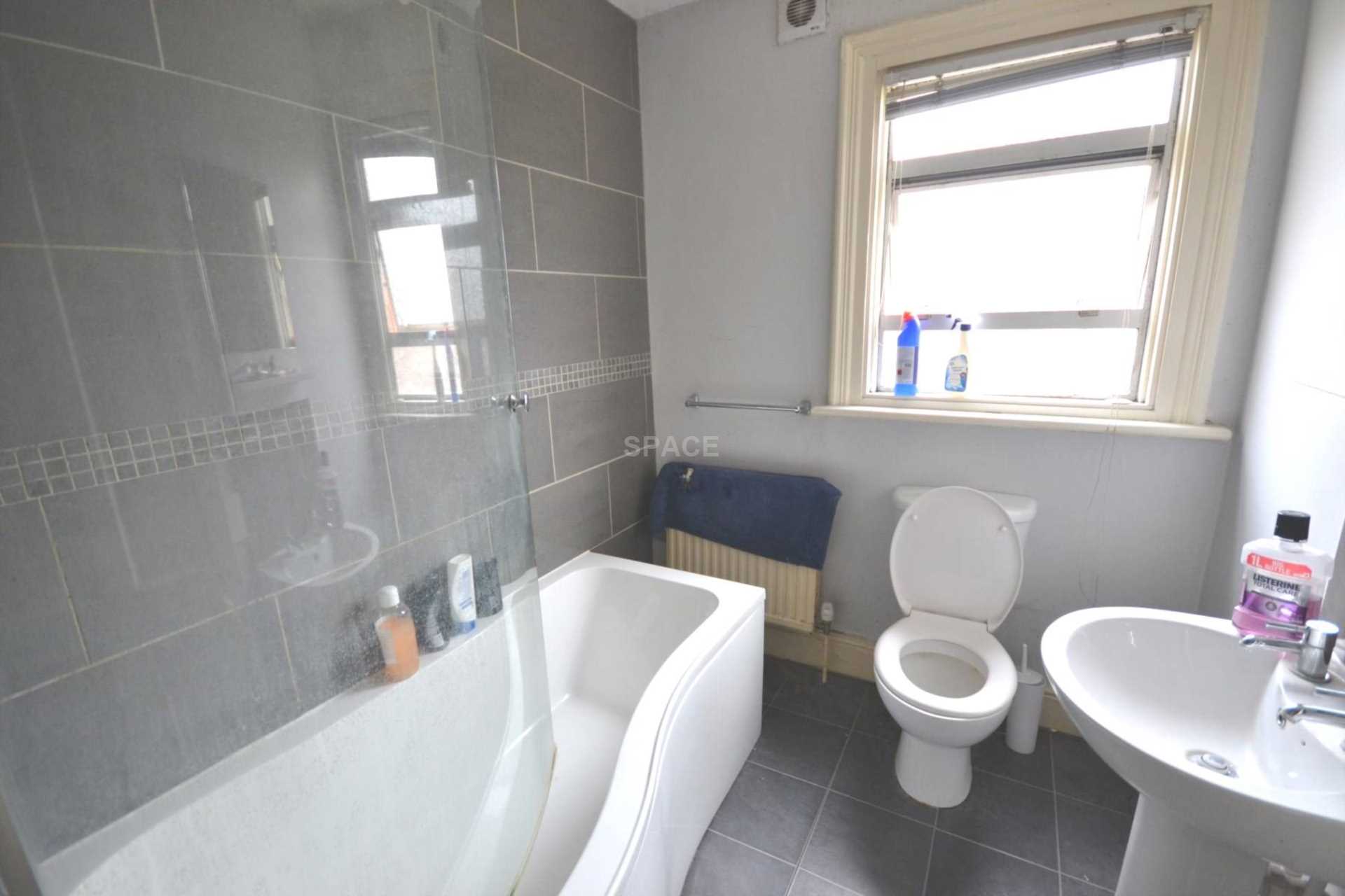 Basingstoke Road, Reading, Berkshire, RG2 0ET, Image 3