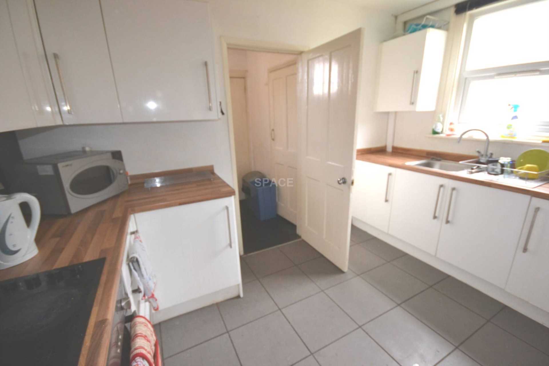 Basingstoke Road, Reading, Berkshire, RG2 0ET, Image 7