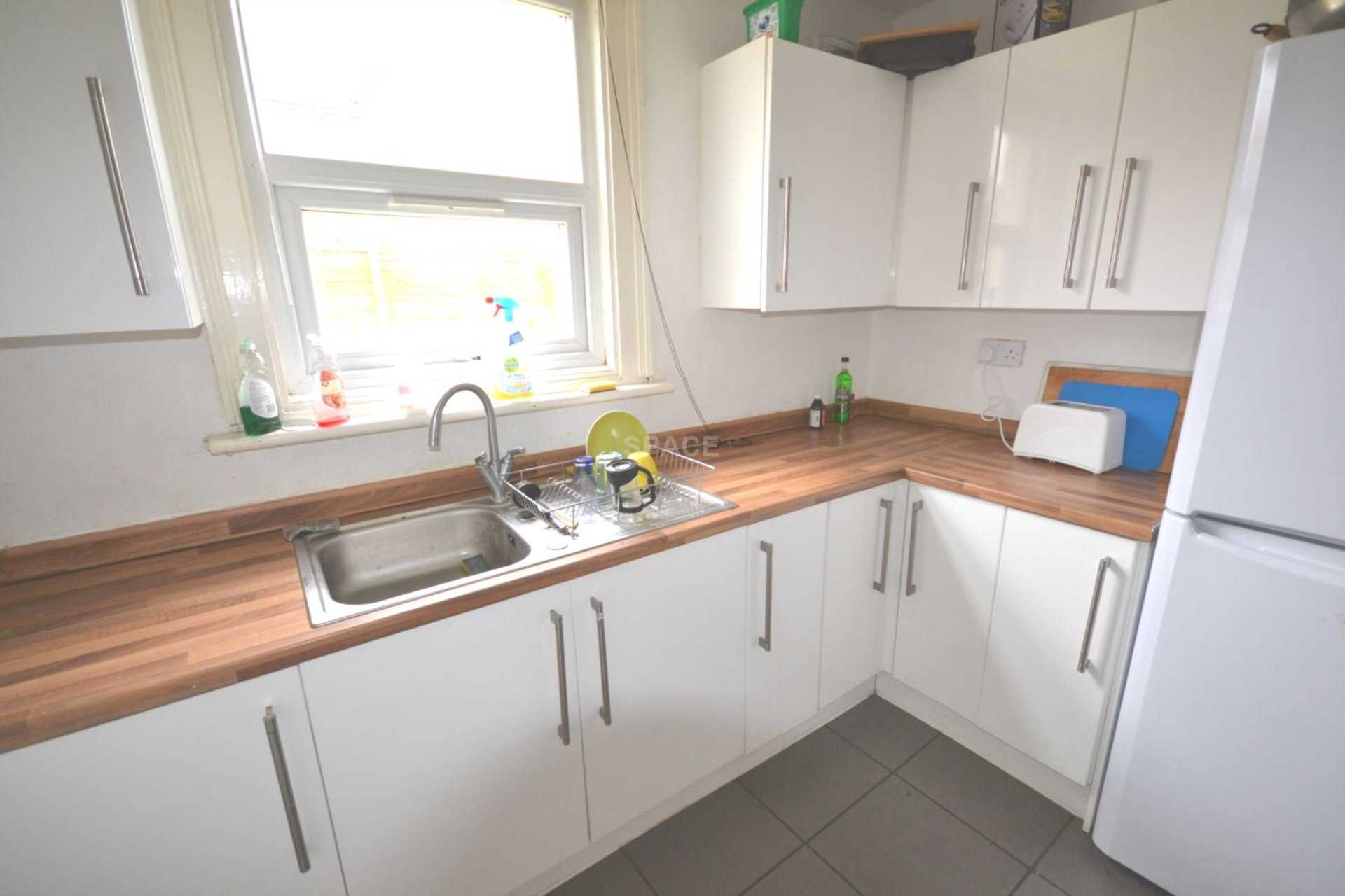 Basingstoke Road, Reading, Berkshire, RG2 0ET, Image 9