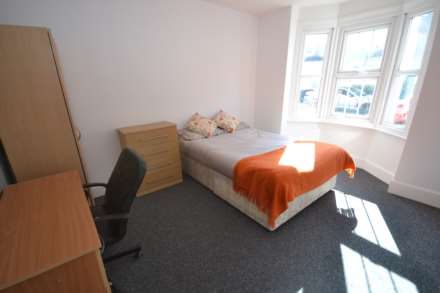 4 Bedroom Terrace, Donnington Road, University, Reading, Berkshire, RG1 5NE