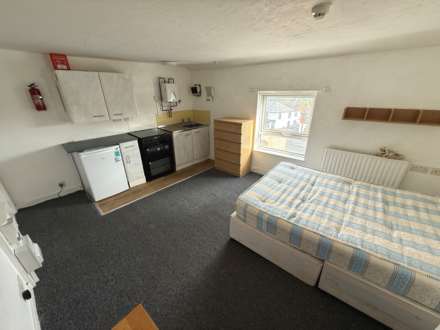BEDSIT- Southampton Street, Reading, Berkshire, RG1 2RB, Image 2