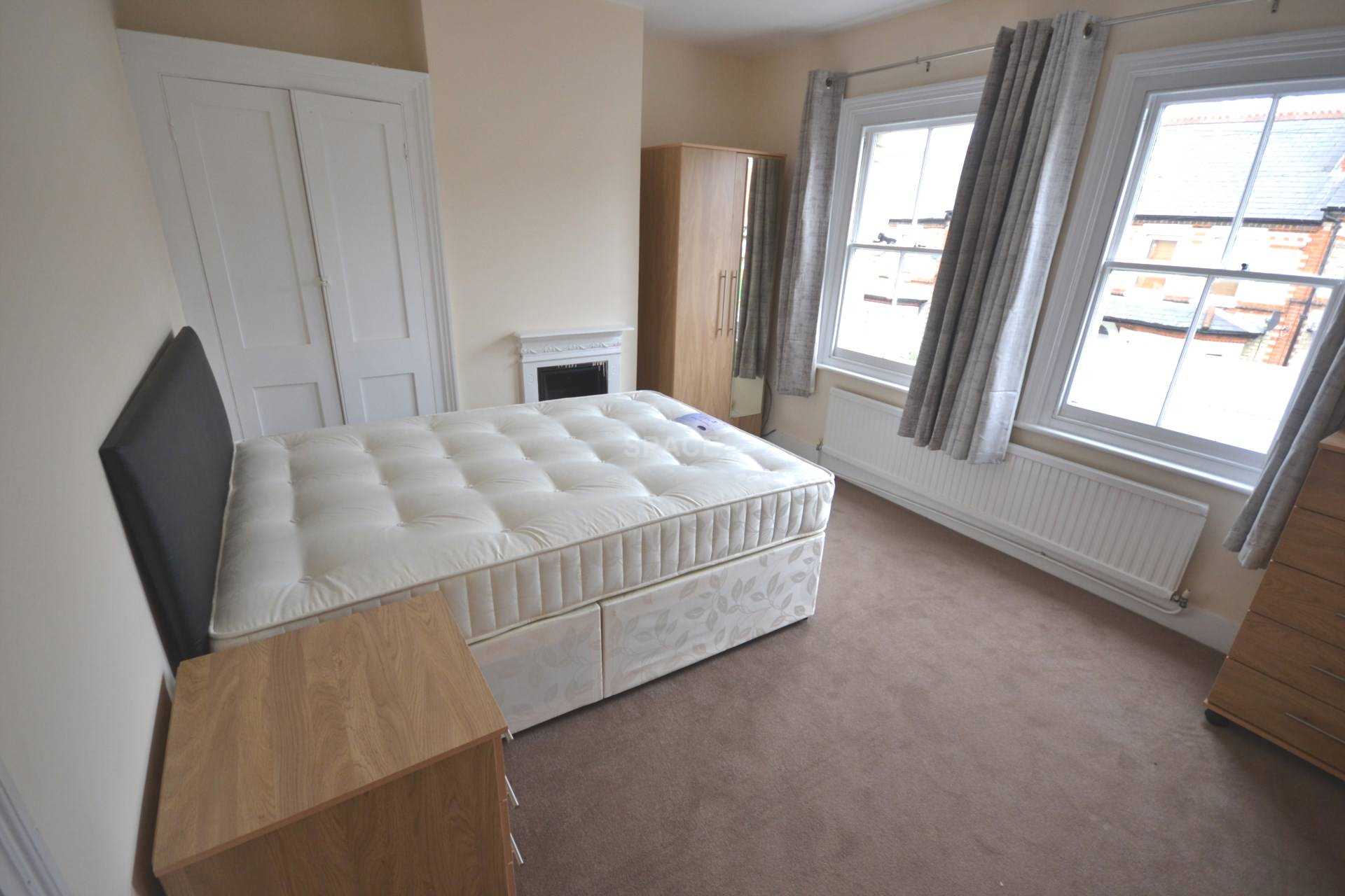 St Edwards Road, Reading, Berkshire, RG6 1NL, Image 3