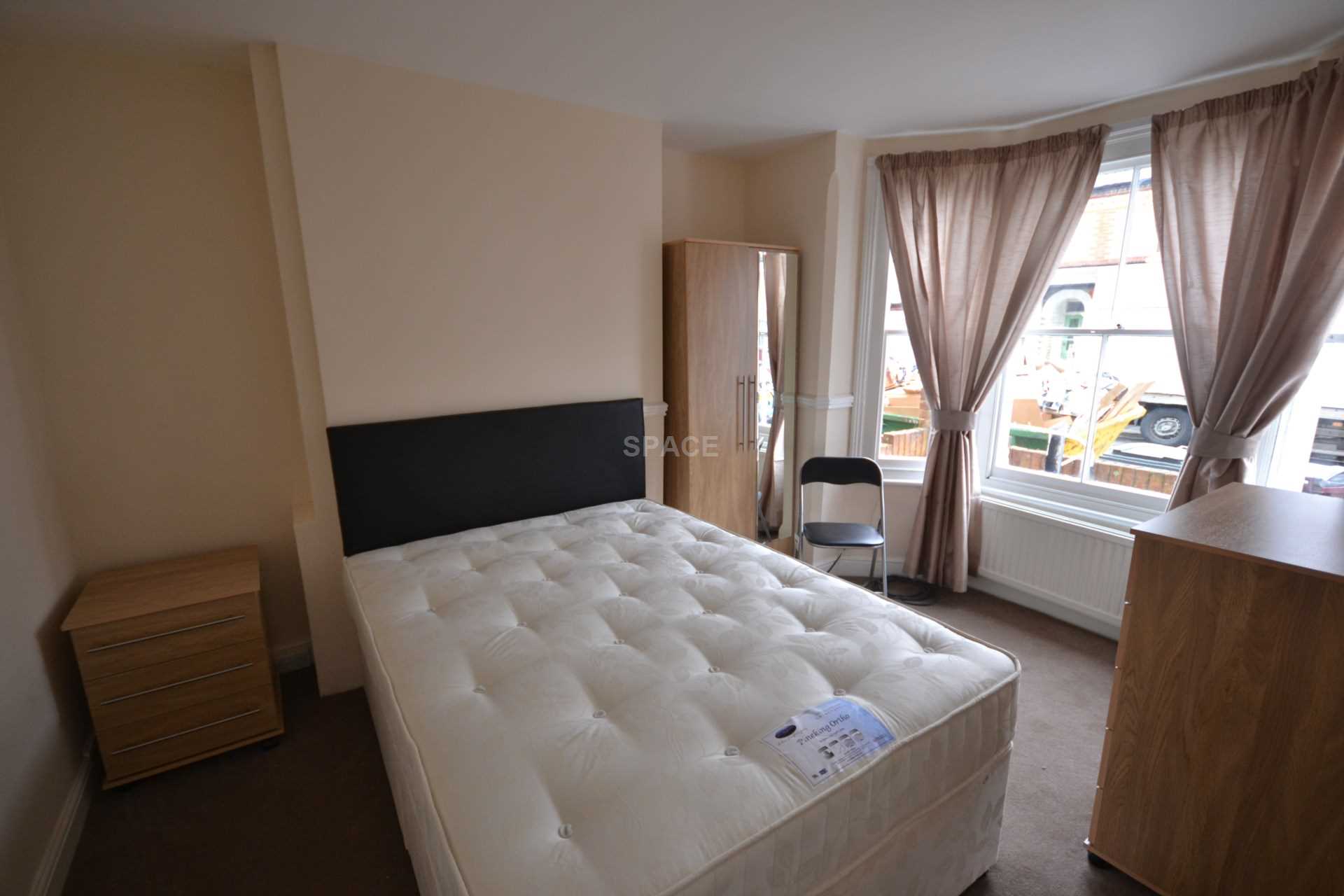 St Edwards Road, Reading, Berkshire, RG6 1NL, Image 4