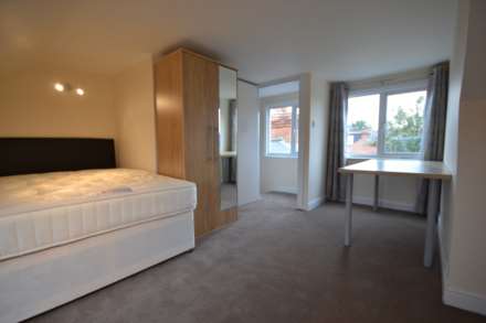 5 Bedroom Terrace, St Edwards Road, Reading, Berkshire, RG6 1NL