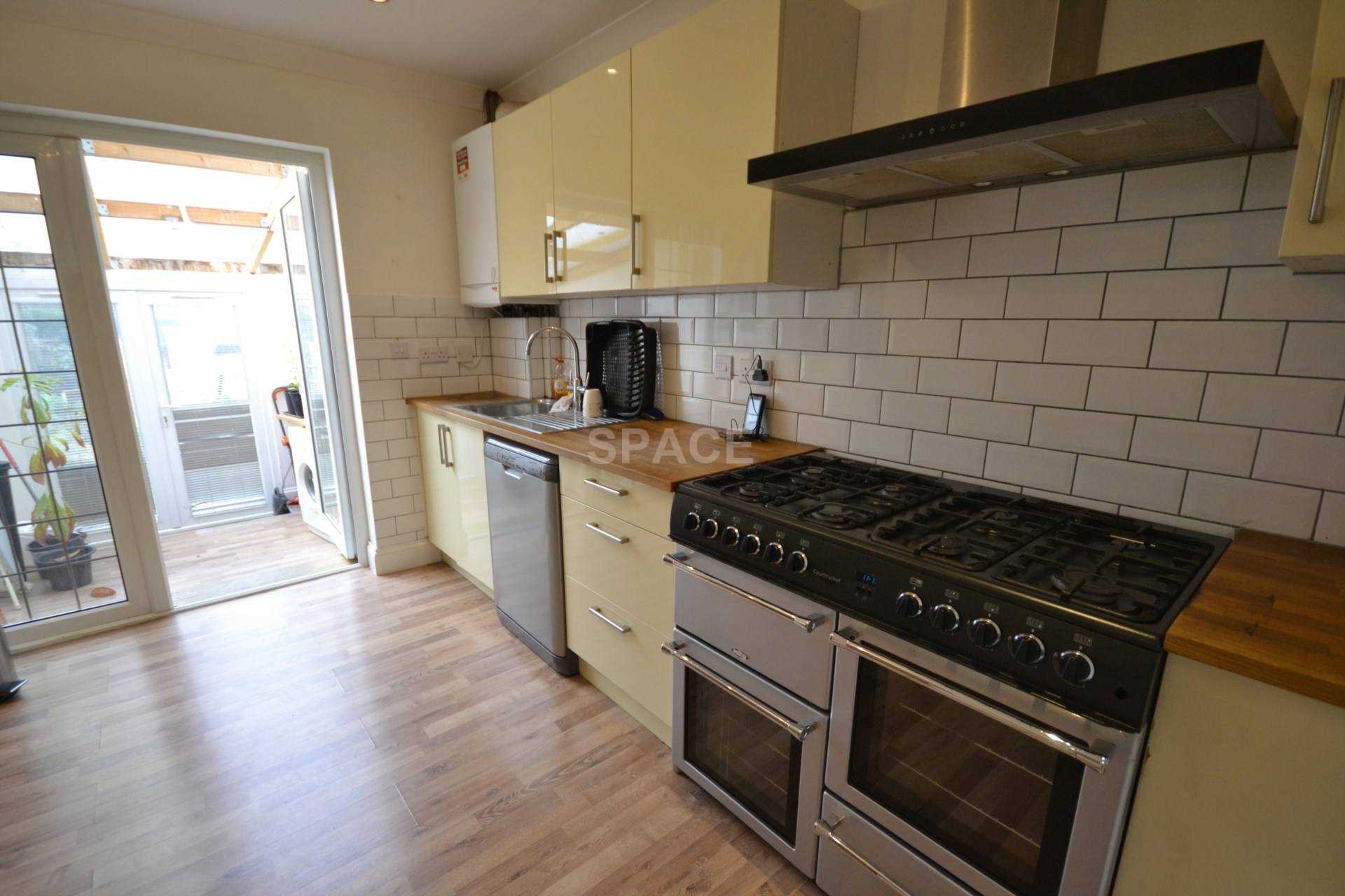 Wykeham Road, Reading, RG6 1NR, Image 1