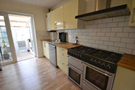 Wykeham Road, Reading, RG6 1NR, Image 1